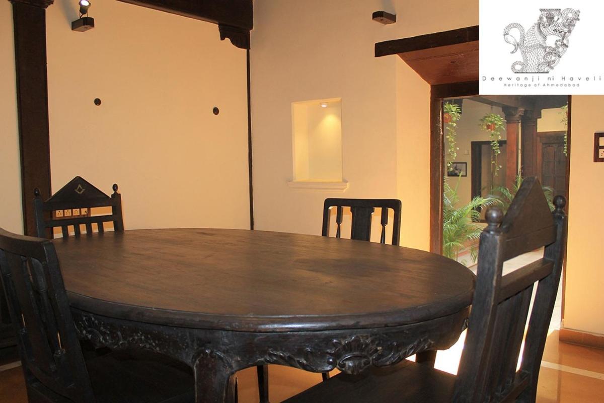 ทิวันชี นี ฮาเวลี Bed & Breakfast อาเมดาบัด ภายนอก รูปภาพ