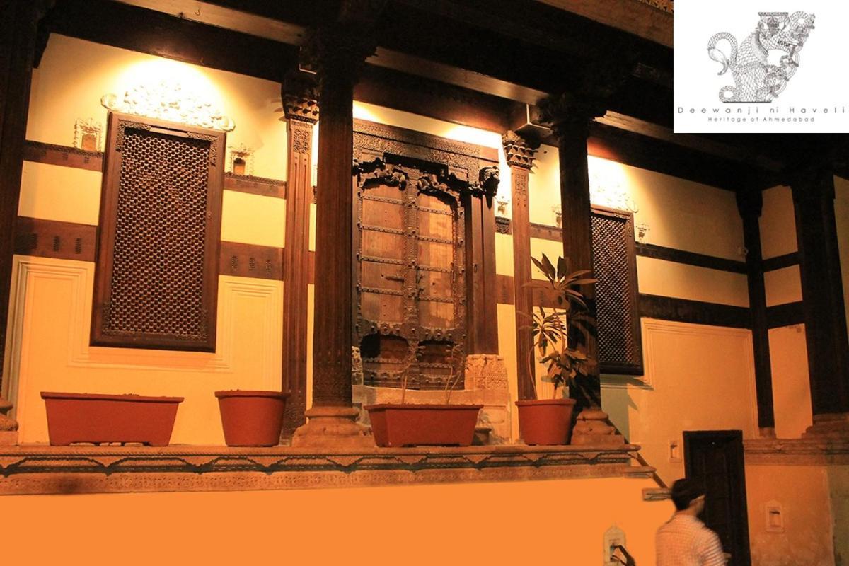 ทิวันชี นี ฮาเวลี Bed & Breakfast อาเมดาบัด ภายนอก รูปภาพ