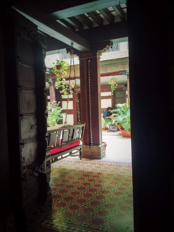 ทิวันชี นี ฮาเวลี Bed & Breakfast อาเมดาบัด ภายนอก รูปภาพ