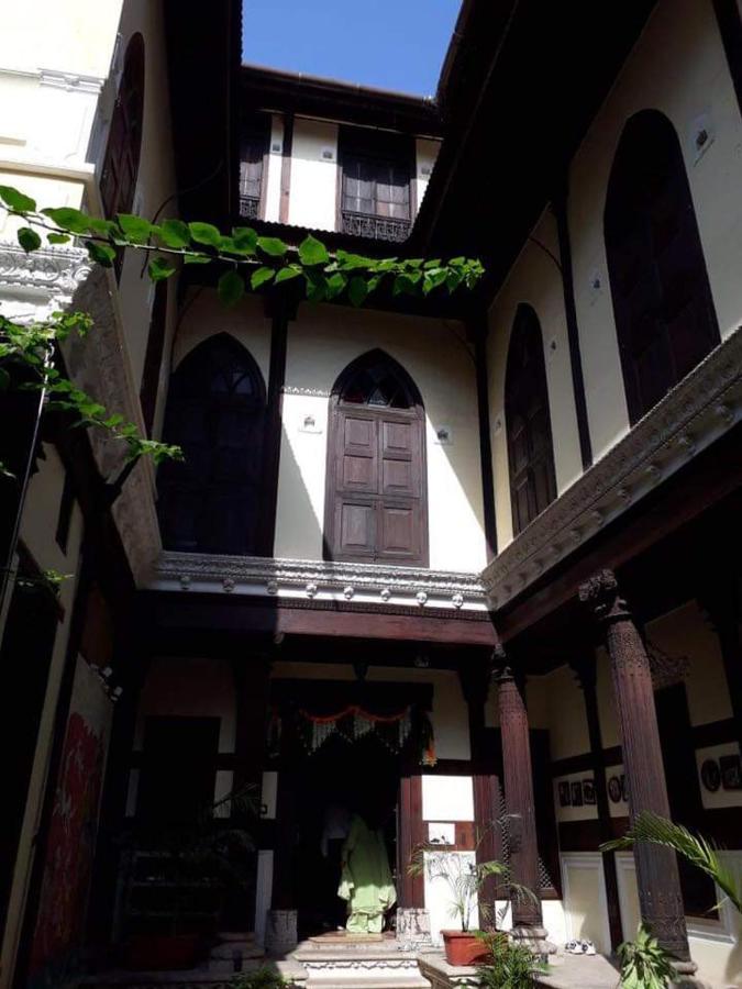 ทิวันชี นี ฮาเวลี Bed & Breakfast อาเมดาบัด ภายนอก รูปภาพ