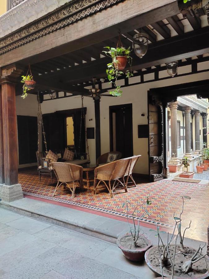 ทิวันชี นี ฮาเวลี Bed & Breakfast อาเมดาบัด ภายนอก รูปภาพ