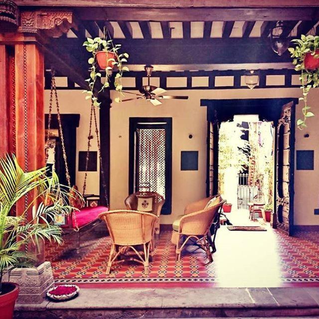 ทิวันชี นี ฮาเวลี Bed & Breakfast อาเมดาบัด ภายนอก รูปภาพ