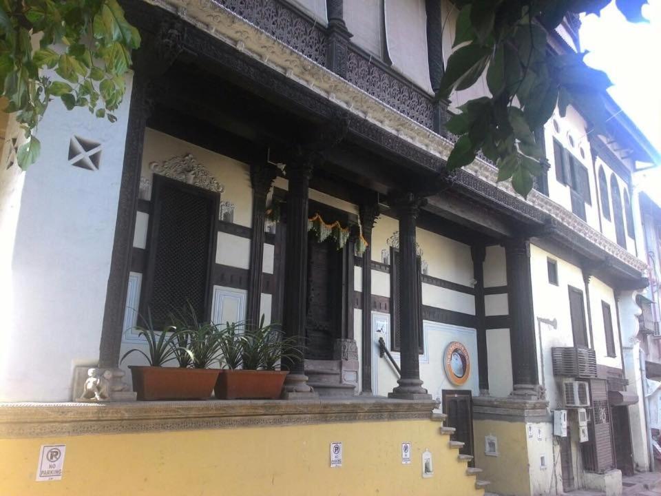 ทิวันชี นี ฮาเวลี Bed & Breakfast อาเมดาบัด ภายนอก รูปภาพ