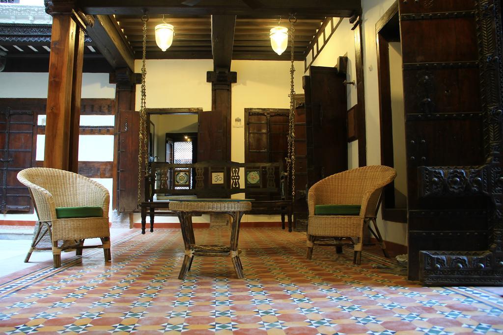 ทิวันชี นี ฮาเวลี Bed & Breakfast อาเมดาบัด ภายนอก รูปภาพ