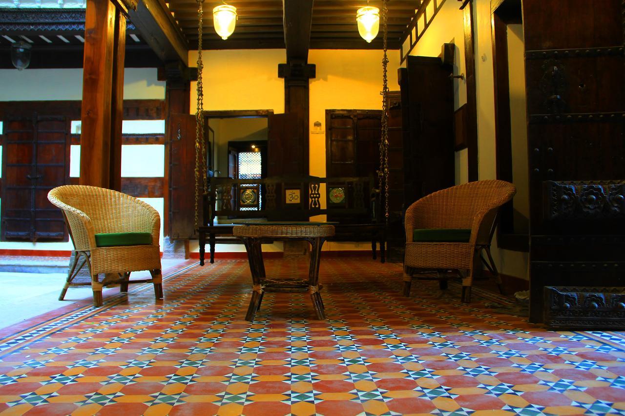 ทิวันชี นี ฮาเวลี Bed & Breakfast อาเมดาบัด ภายนอก รูปภาพ