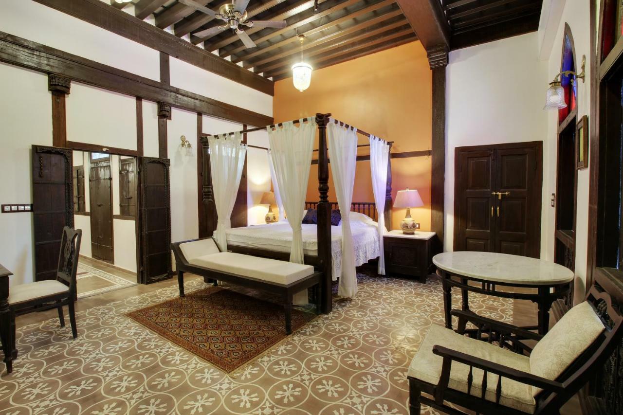 ทิวันชี นี ฮาเวลี Bed & Breakfast อาเมดาบัด ภายนอก รูปภาพ